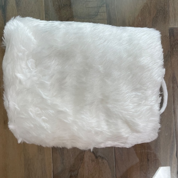 Brand New (But Vintage) Hand Muff + Hat Set - Picture 11 of 12